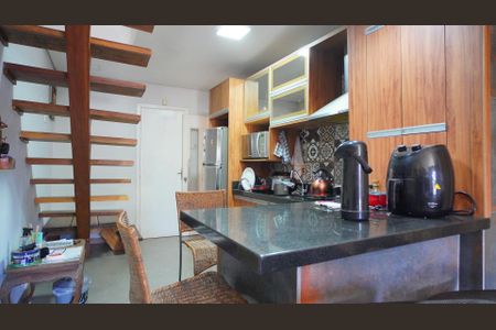 Casa à venda com 190m², 4 quartos e 2 vagas Casa à venda com 190m², 4 quartos e 2 vagasCozinha