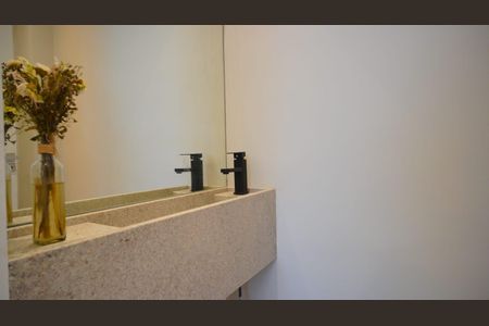 Lavabo  de apartamento à venda com 2 quartos, 76m² em Auxiliadora, Porto Alegre