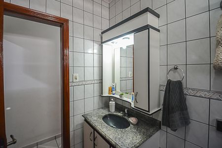 Casa à venda com 137m², 3 quartos e 2 vagas Casa à venda com 137m², 3 quartos e 2 vagasBanheiro