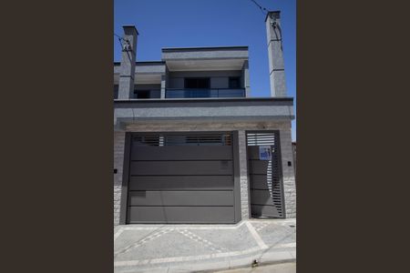 Casa à venda com 204m², 3 quartos e 4 vagas Casa à venda com 204m², 3 quartos e 4 vagasFachada