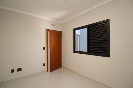 Casa à venda com 204m², 3 quartos e 4 vagas Casa à venda com 204m², 3 quartos e 4 vagasQuarto 2