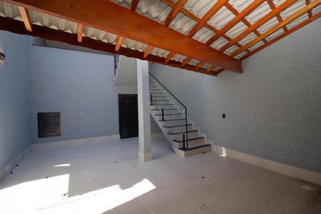 Casa à venda com 204m², 3 quartos e 4 vagas Casa à venda com 204m², 3 quartos e 4 vagasChurrasqueira