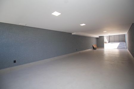 Casa à venda com 204m², 3 quartos e 4 vagas Casa à venda com 204m², 3 quartos e 4 vagasGaragem