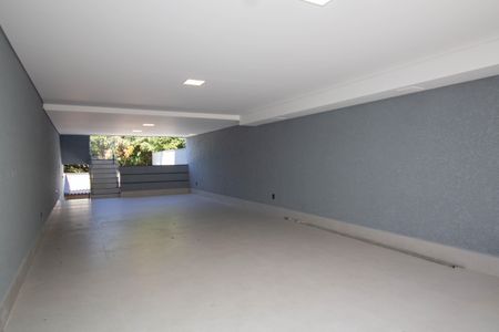 Casa à venda com 204m², 3 quartos e 4 vagas Casa à venda com 204m², 3 quartos e 4 vagasGaragem