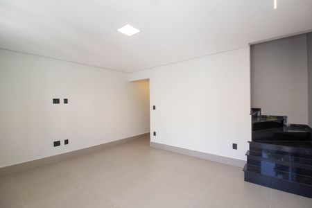 Casa à venda com 204m², 3 quartos e 4 vagas Casa à venda com 204m², 3 quartos e 4 vagasSala