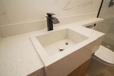 Casa à venda com 204m², 3 quartos e 4 vagas Casa à venda com 204m², 3 quartos e 4 vagasBanheiro da Suíte