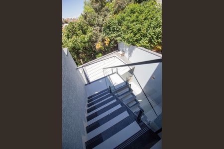 Casa à venda com 204m², 3 quartos e 4 vagas Casa à venda com 204m², 3 quartos e 4 vagasEscada