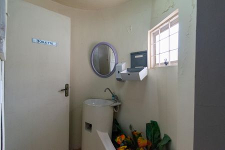 Casa à venda com 169m², 3 quartos e 1 vaga Casa à venda com 169m², 3 quartos e 1 vagaBanheiro do Salão