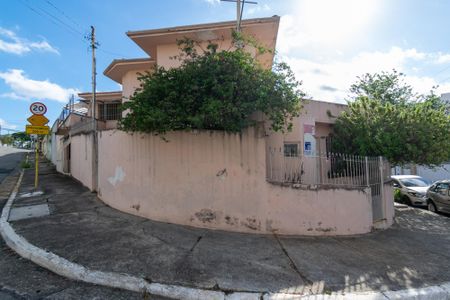 Casa à venda com 169m², 3 quartos e 1 vaga Casa à venda com 169m², 3 quartos e 1 vagaFachada