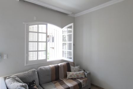 Sala 1 de casa para alugar com 4 quartos, 160m² em Copacabana, Belo Horizonte