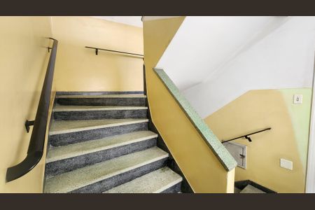 Apartamento para alugar com 50m², 1 quarto e 1 vaga Apartamento para alugar com 50m², 1 quarto e 1 vagaEscada