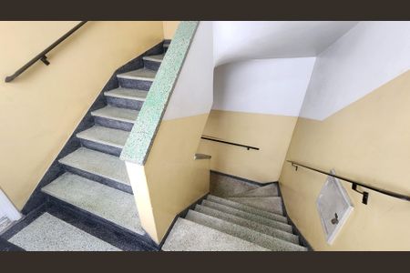 Apartamento para alugar com 50m², 1 quarto e 1 vaga Apartamento para alugar com 50m², 1 quarto e 1 vagaEscada