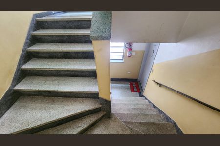 Apartamento para alugar com 50m², 1 quarto e 1 vaga Apartamento para alugar com 50m², 1 quarto e 1 vagaEscada