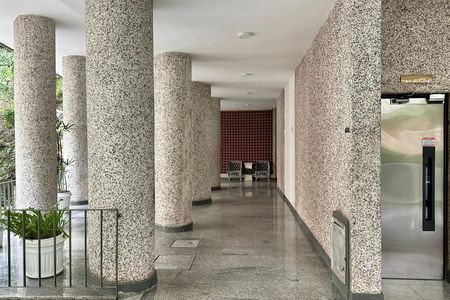 Apartamento à venda com 41m², 1 quarto e sem vaga Apartamento à venda com 41m², 1 quarto e sem vagaEntrada