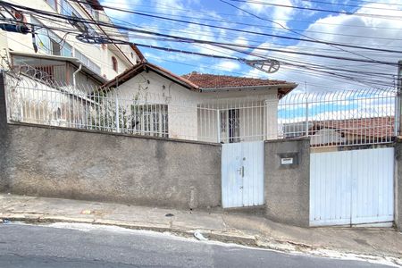 Casa à venda com 117m², 3 quartos e 1 vaga Casa à venda com 117m², 3 quartos e 1 vagaFachada