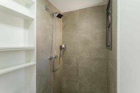 Apartamento para alugar com 75m², 2 quartos e 2 vagas Apartamento para alugar com 75m², 2 quartos e 2 vagasBanheiro da Suíte 1