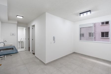 Sala de apartamento para alugar com 2 quartos, 33m² em Parque Industrial Tomas Edson, São Paulo