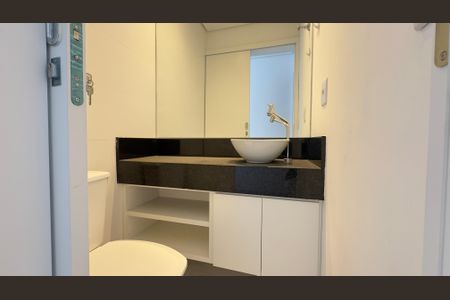 Banheiro de apartamento à venda com 2 quartos, 141m² em Santa Efigênia, Belo Horizonte