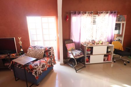 Casa à venda com 200m², 3 quartos e 2 vagasSala