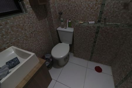 Casa à venda com 200m², 3 quartos e 2 vagasBanheiro da Suíte 2