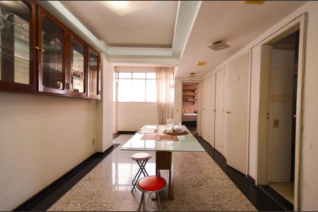 Apartamento à venda com 247m², 4 quartos e 2 vagas Apartamento à venda com 247m², 4 quartos e 2 vagasSala de Jantar