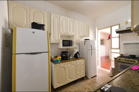 Apartamento à venda com 247m², 4 quartos e 2 vagas Apartamento à venda com 247m², 4 quartos e 2 vagasCozinha