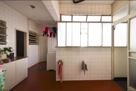 Apartamento à venda com 247m², 4 quartos e 2 vagas Apartamento à venda com 247m², 4 quartos e 2 vagasÁrea de Serviço