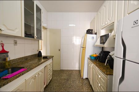 Apartamento à venda com 247m², 4 quartos e 2 vagas Apartamento à venda com 247m², 4 quartos e 2 vagasCozinha