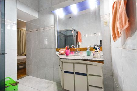 Apartamento à venda com 247m², 4 quartos e 2 vagas Apartamento à venda com 247m², 4 quartos e 2 vagasBanheiro Suite
