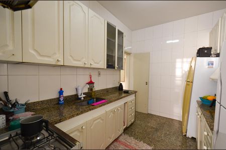 Apartamento à venda com 247m², 4 quartos e 2 vagas Apartamento à venda com 247m², 4 quartos e 2 vagasCozinha