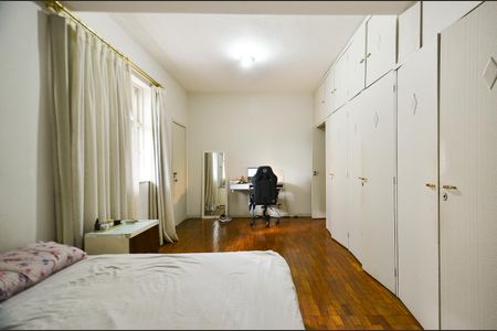 Apartamento à venda com 247m², 4 quartos e 2 vagas Apartamento à venda com 247m², 4 quartos e 2 vagasSuite