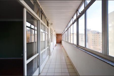 Apartamento à venda com 247m², 4 quartos e 2 vagas Apartamento à venda com 247m², 4 quartos e 2 vagasVaranda