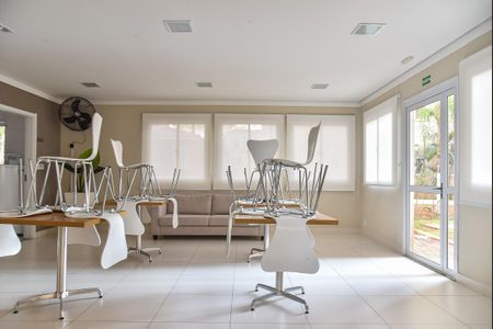 Apartamento à venda com 41m², 2 quartos e sem vaga Apartamento à venda com 41m², 2 quartos e sem vagaSalão de festas