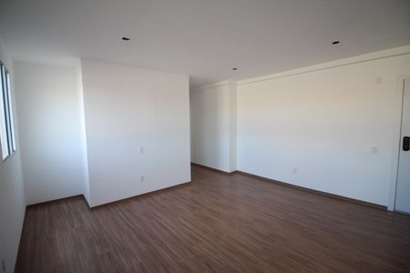 Sala de apartamento para alugar com 1 quarto, 46m² em Novo Riacho, Contagem