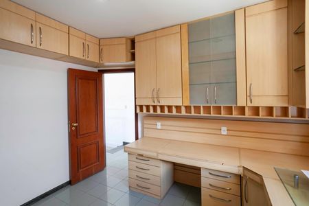 Apartamento à venda com 240m², 4 quartos e 4 vagasCobertura - Suíte 2