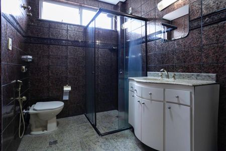 Apartamento à venda com 240m², 4 quartos e 4 vagasBanheiro da suíte 1