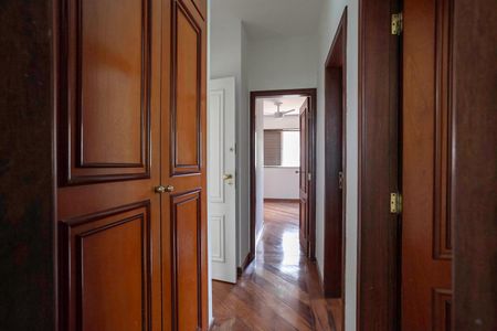 Apartamento à venda com 240m², 4 quartos e 4 vagasCorredor