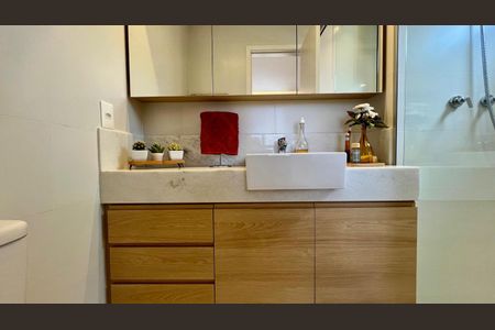 Apartamento à venda com 85m², 3 quartos e 2 vagas Apartamento à venda com 85m², 3 quartos e 2 vagasbanho