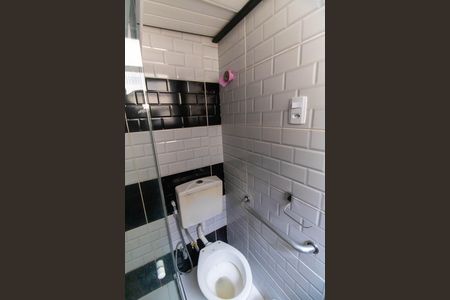 Banheiro de kitnet/studio para alugar com 1 quarto, 35m² em Centro, Niterói