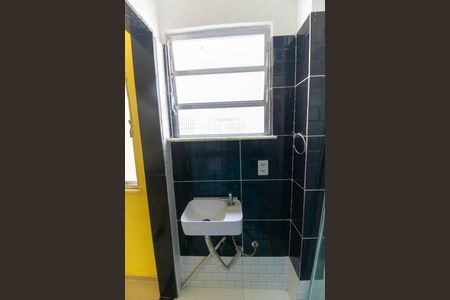 Banheiro de kitnet/studio para alugar com 1 quarto, 35m² em Centro, Niterói