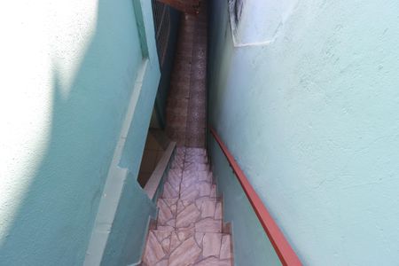 Casa à venda com 119m², 2 quartos e 2 vagasEscada