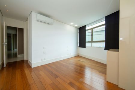 Apartamento à venda com 705m², 5 quartos e 6 vagas Apartamento à venda com 705m², 5 quartos e 6 vagasQUARTO3