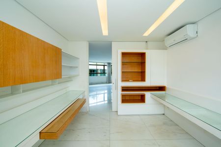 Apartamento à venda com 705m², 5 quartos e 6 vagas Apartamento à venda com 705m², 5 quartos e 6 vagasESCRITORIO