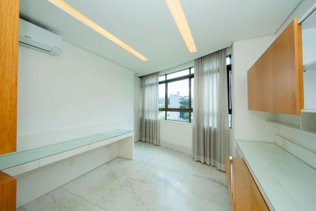 Apartamento à venda com 705m², 5 quartos e 6 vagas Apartamento à venda com 705m², 5 quartos e 6 vagasESCRITORIO