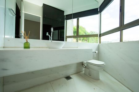 Apartamento à venda com 705m², 5 quartos e 6 vagas Apartamento à venda com 705m², 5 quartos e 6 vagasBANHEIRO1