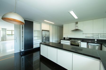 Apartamento à venda com 705m², 5 quartos e 6 vagas Apartamento à venda com 705m², 5 quartos e 6 vagasCOZINHA