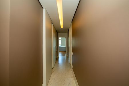 Apartamento à venda com 705m², 5 quartos e 6 vagas Apartamento à venda com 705m², 5 quartos e 6 vagasCORREDOR