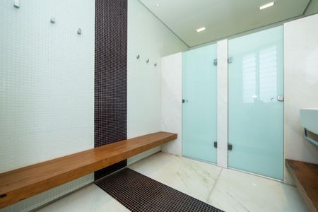 Apartamento à venda com 705m², 5 quartos e 6 vagas Apartamento à venda com 705m², 5 quartos e 6 vagasBANHEIRO5