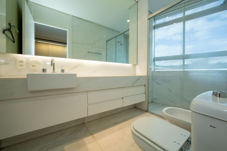 Apartamento à venda com 705m², 5 quartos e 6 vagas Apartamento à venda com 705m², 5 quartos e 6 vagasBANHEIRO2