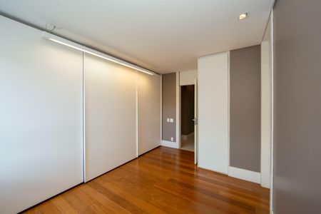 Apartamento à venda com 705m², 5 quartos e 6 vagas Apartamento à venda com 705m², 5 quartos e 6 vagasQUARTO1